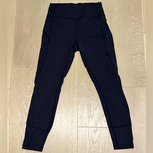 Lululemon Women’s Black 7/8 Tight Size 8!